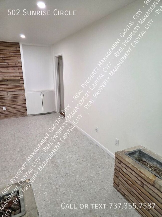 Building Photo - 502 Sunrise Cir