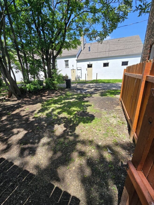 Building Photo - 3 BEDROOM SINGLE FAMILY HOME