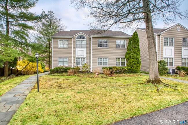 Building Photo - 51 Old Kings Hwy