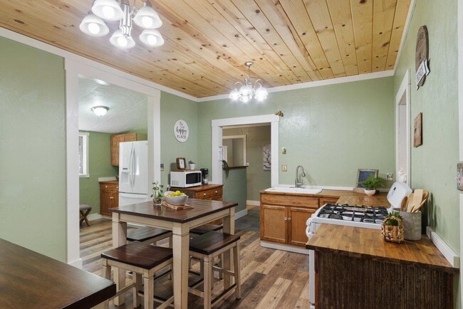 Building Photo - Serene Felton Retreat – Spacious Home Nest...