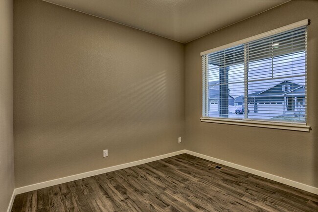 Building Photo - 4 Bedroom home in Windsor