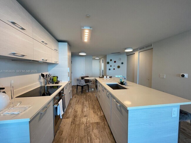 Building Photo - 650 NE 32nd St