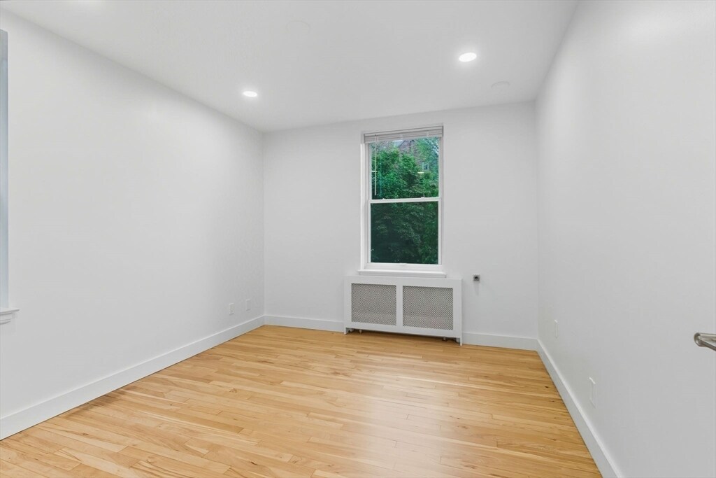 Building Photo - 141 Beaconsfield Rd