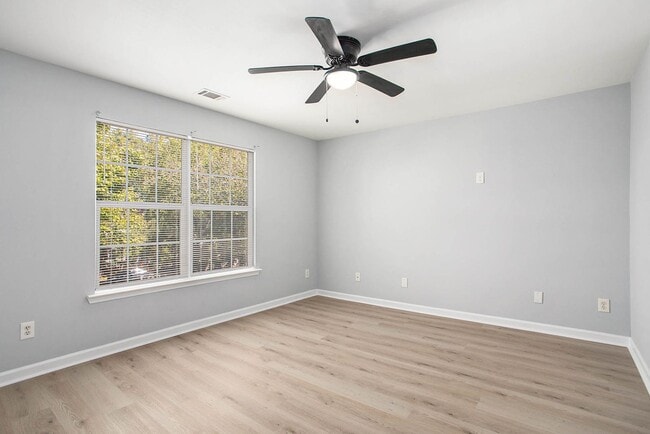 Building Photo - Newly Renovated 4/3 Near Beltline!