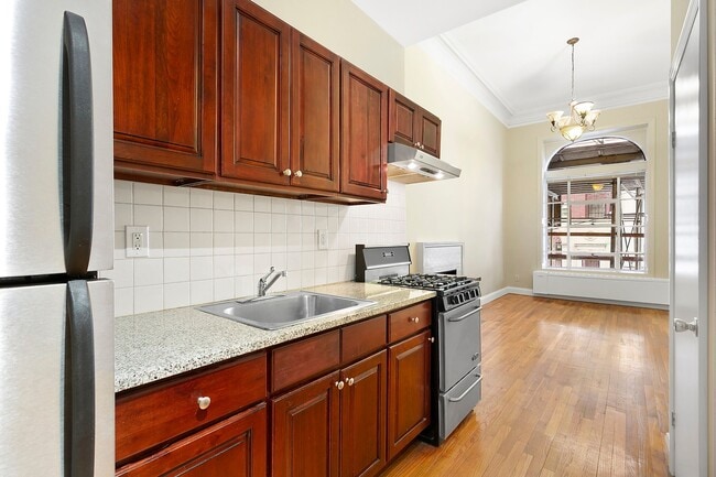 Building Photo - 59 E 73rd St