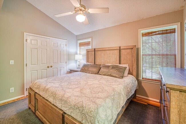 Building Photo - Adorable 2 BR, 2 BA Home - Greater North Main Area, Greenville