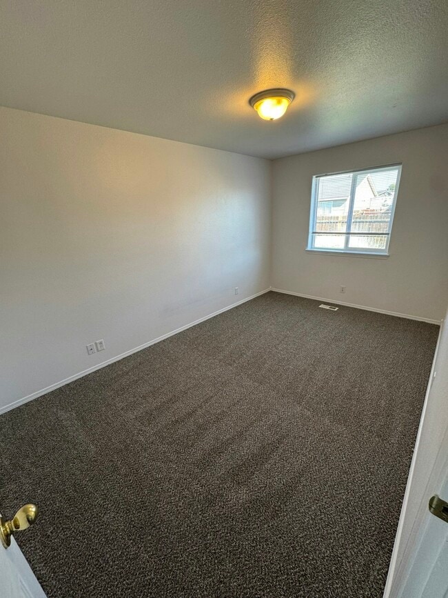 Building Photo - 432 NW Wood Duck Pl