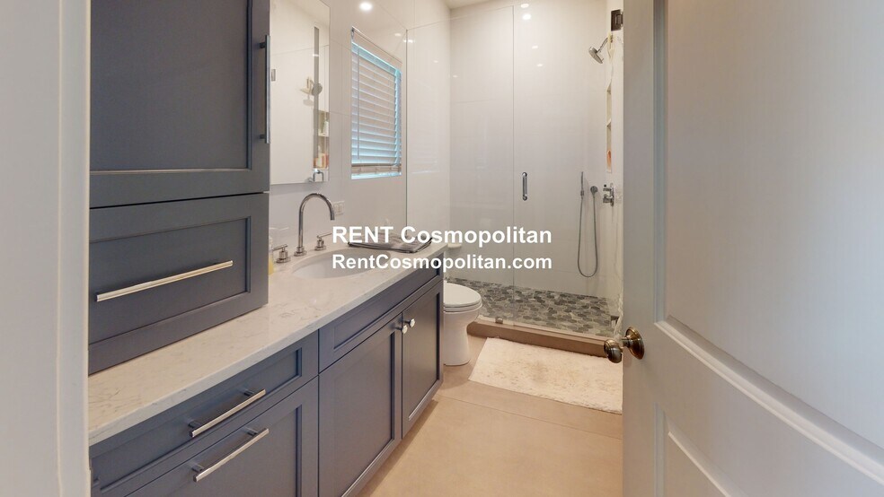 Building Photo - 15 Sherman St