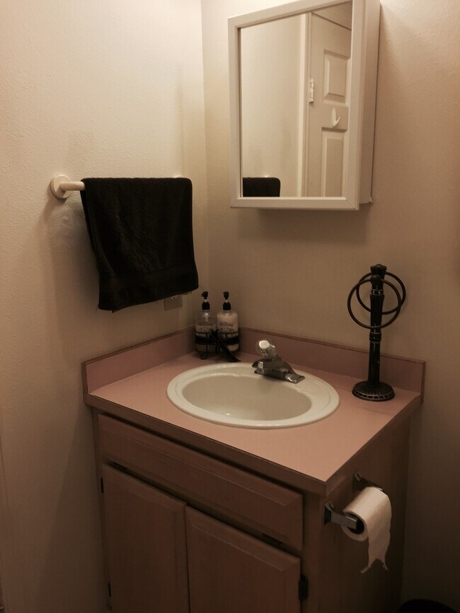 Building Photo - 4210 E 2nd Ave