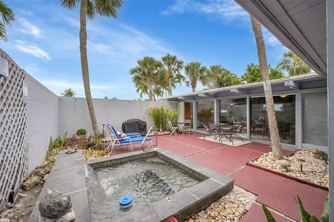 Building Photo - 234 Pine Ave