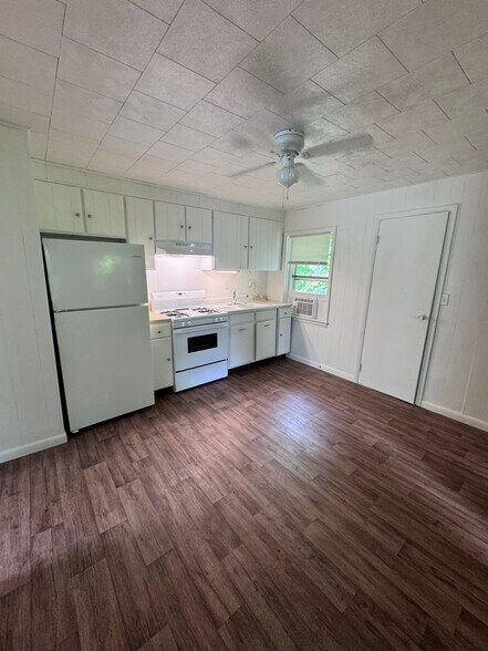 Building Photo - 204 Maple Ave