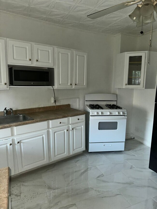 Building Photo - 2019 Cecil Ave