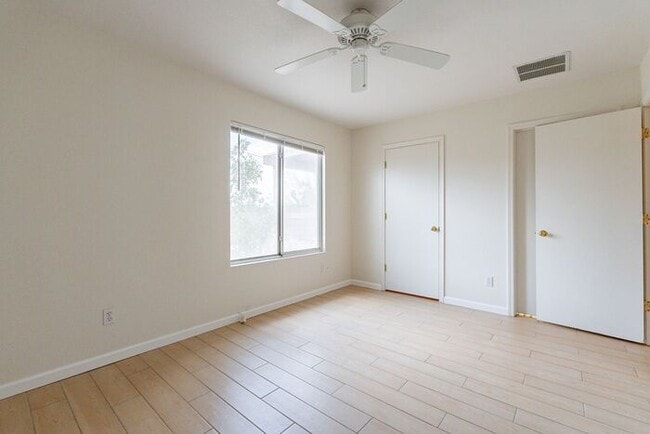 Building Photo - 9746 E Sascha St