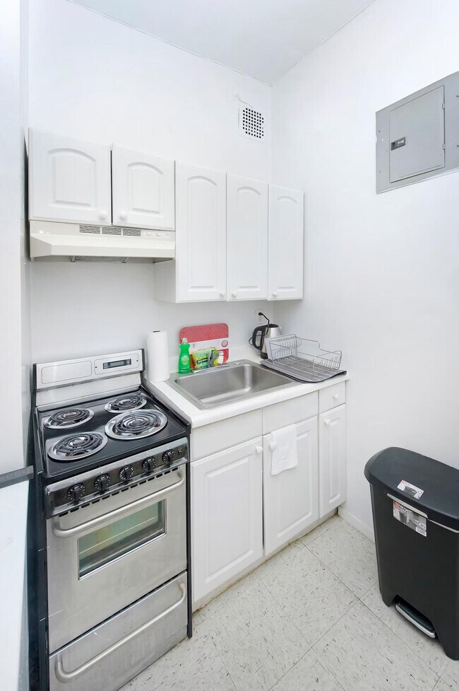 Building Photo - 1789 1st Ave