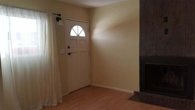 Building Photo - 3138 Collier Ave