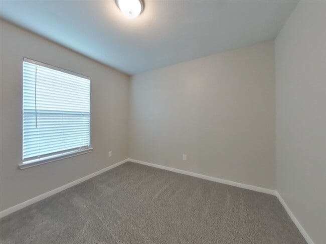 Building Photo - 317 Summer Horse Dr