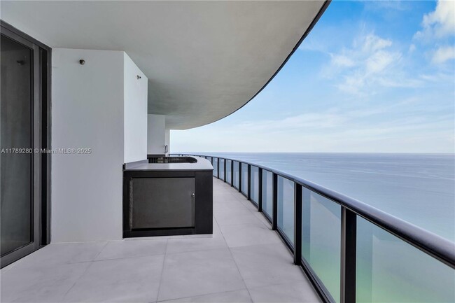 Building Photo - 18555 Collins Ave