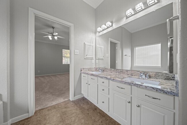 Building Photo - 42 Ebony Oaks Pl