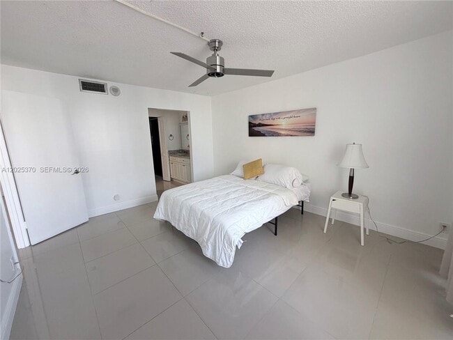 Building Photo - 1825 S Ocean Dr
