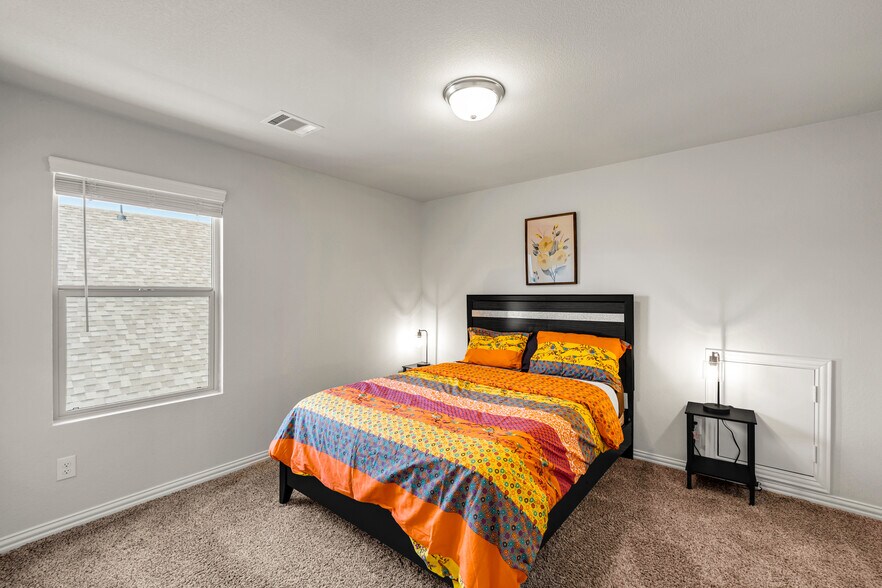 Building Photo - 2104 Bellatrix Dr
