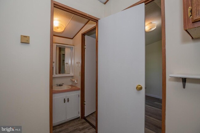 Building Photo - 126 Fabric Dr