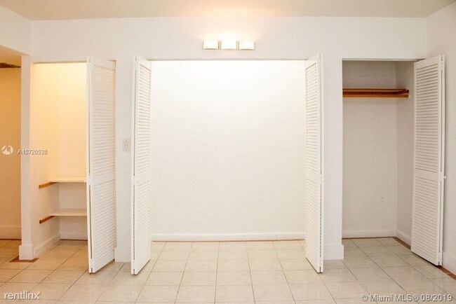 Building Photo - 1 br, 2 bath  - 5750 Collins Ave # 12