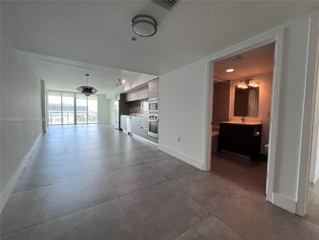 Building Photo - 6620 Indian Creek Dr