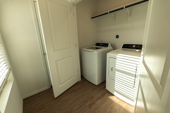 Building Photo - 27006 Breakaway Ln