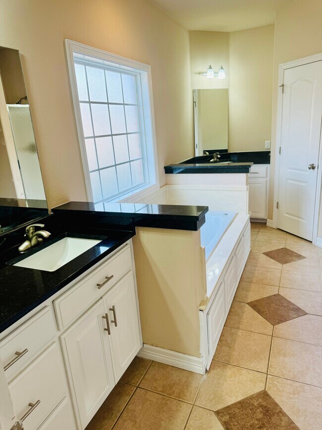 Building Photo - 3802 SW Osprey Dr