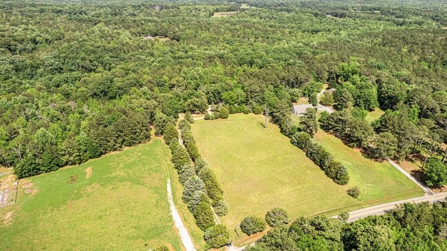 Building Photo - Oconee Country Living on 8+ Acres w/ Full ...