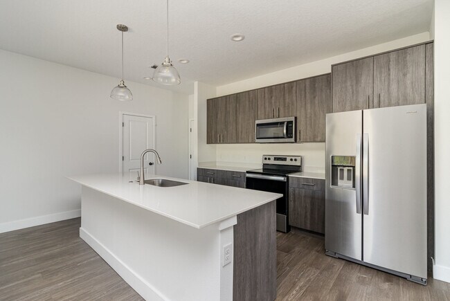 Building Photo - 1213 Waterford St SE