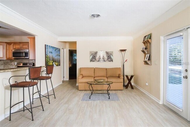 Building Photo - 2060 Sunnyside Pl