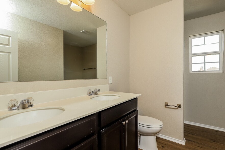 Building Photo - 10210 Castello Cyn