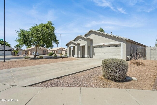 Building Photo - 1556 N Rockwell Ct