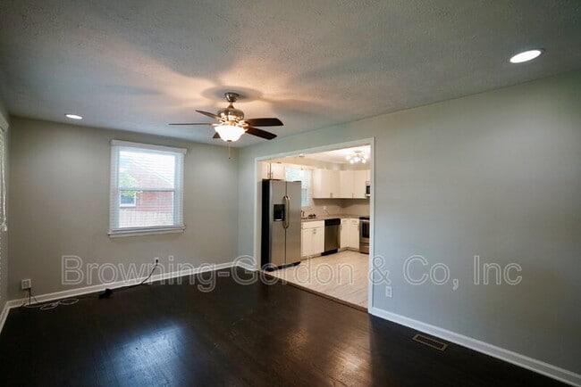 Building Photo - 363 Strasser Dr