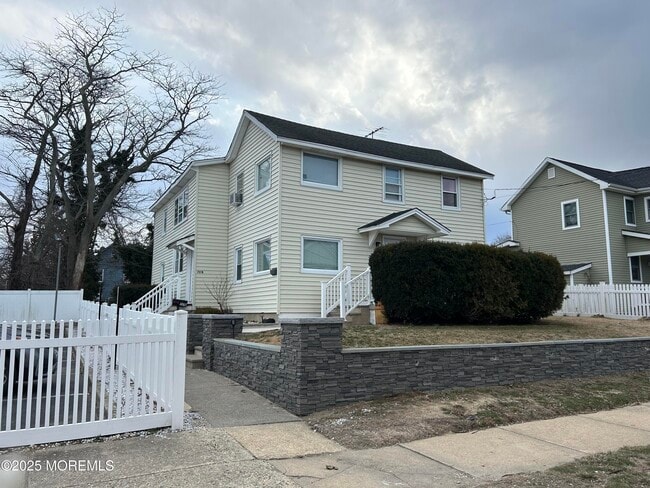 Primary Photo - 701 15th Ave