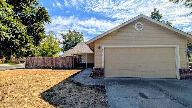Building Photo - Beautiful 3BD/2BTH Single Family Home on C...