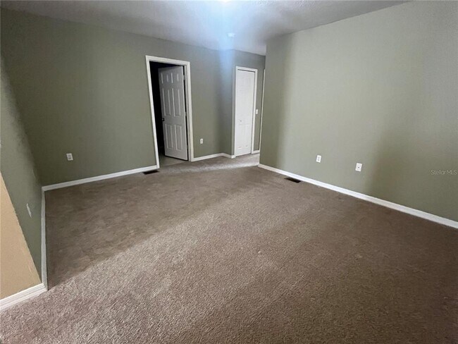 Building Photo - 3803 Hampstead Ln