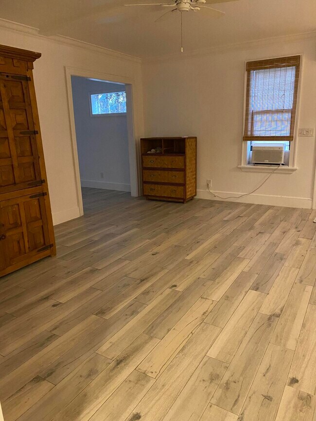 Building Photo - 318 S J St