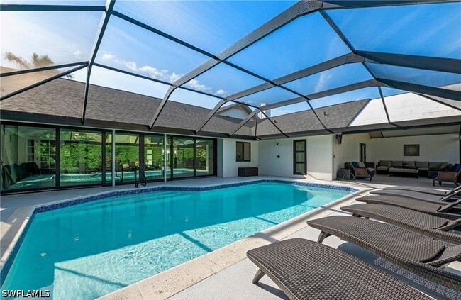 Building Photo - 2307 Queens Way