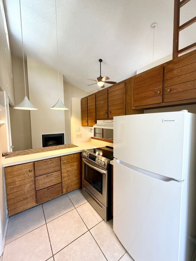 Building Photo - Remodeled!! Close to Shopping, VA Hospital and Hilaman Golf Course!