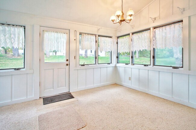 Building Photo - 2 Bedroom Condo On Holland's South Side