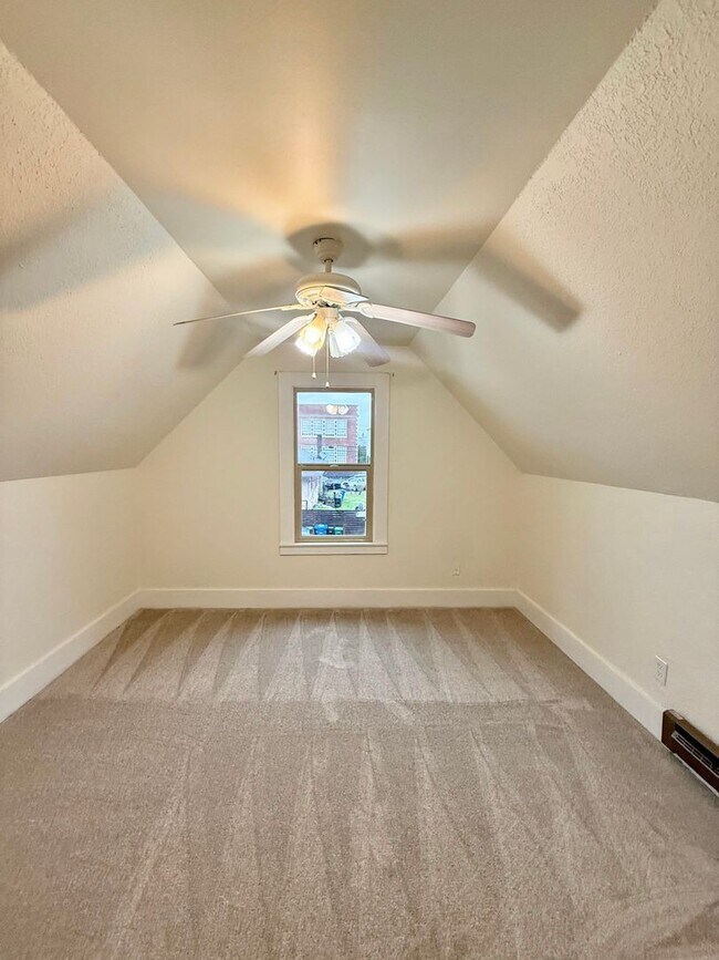 Building Photo - Charming 5-Bedroom Central District Home