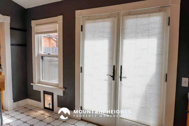 Building Photo - 235 Reed Ave N