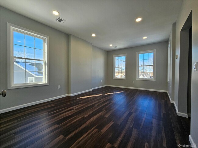 Building Photo - 139 W Main St