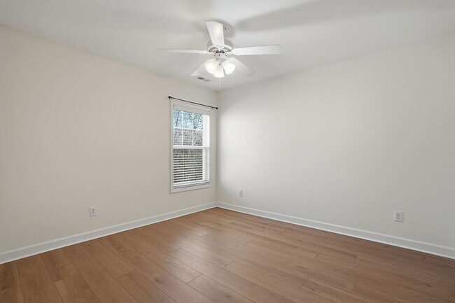 Building Photo - Stunning home nestled at the end of a quiet cul-de-sac!