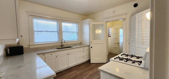 Building Photo - Coronado: Charming 1bd/1.25ba Village Apartment - Front Lower Unit