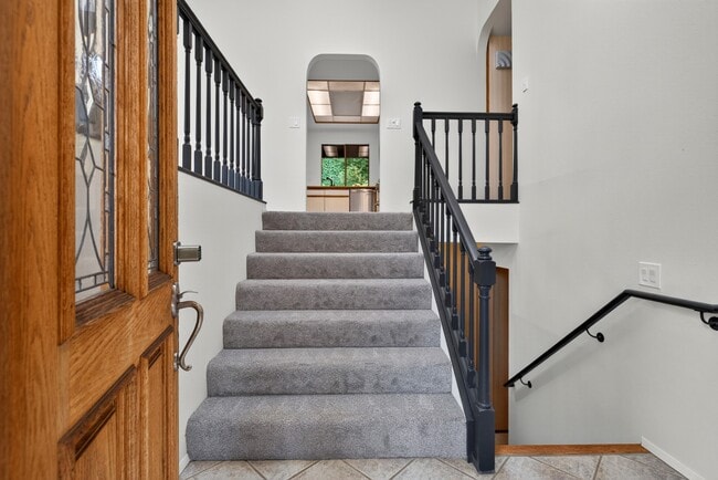 Building Photo - Mid-Century Gem with Hot Tub, Large Deck, and Bonus Rooms in Issaquah – 4 Bed, 3 Bath, 2,940 Sq Ft