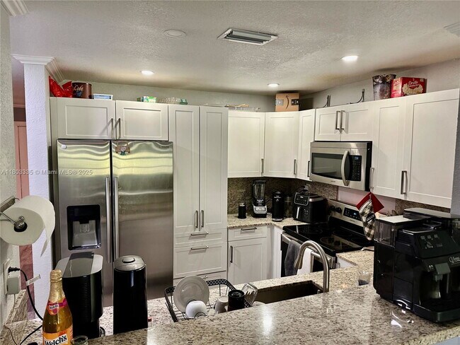 Building Photo - 15430 SW 82nd Ln