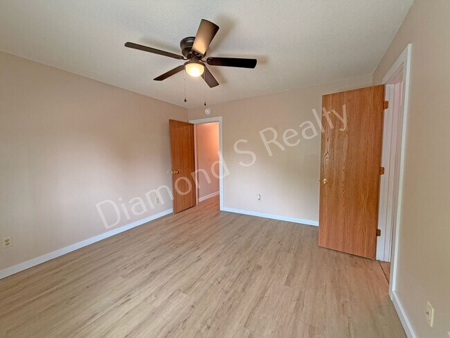 Building Photo - 1508 W Rainey St